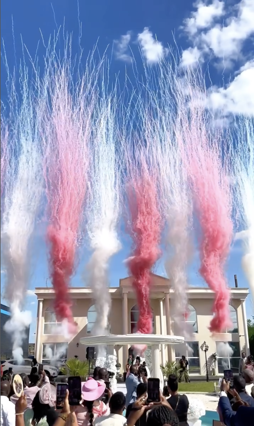 Feux de jour rainbow smoke jets mariage jardin cérémonie